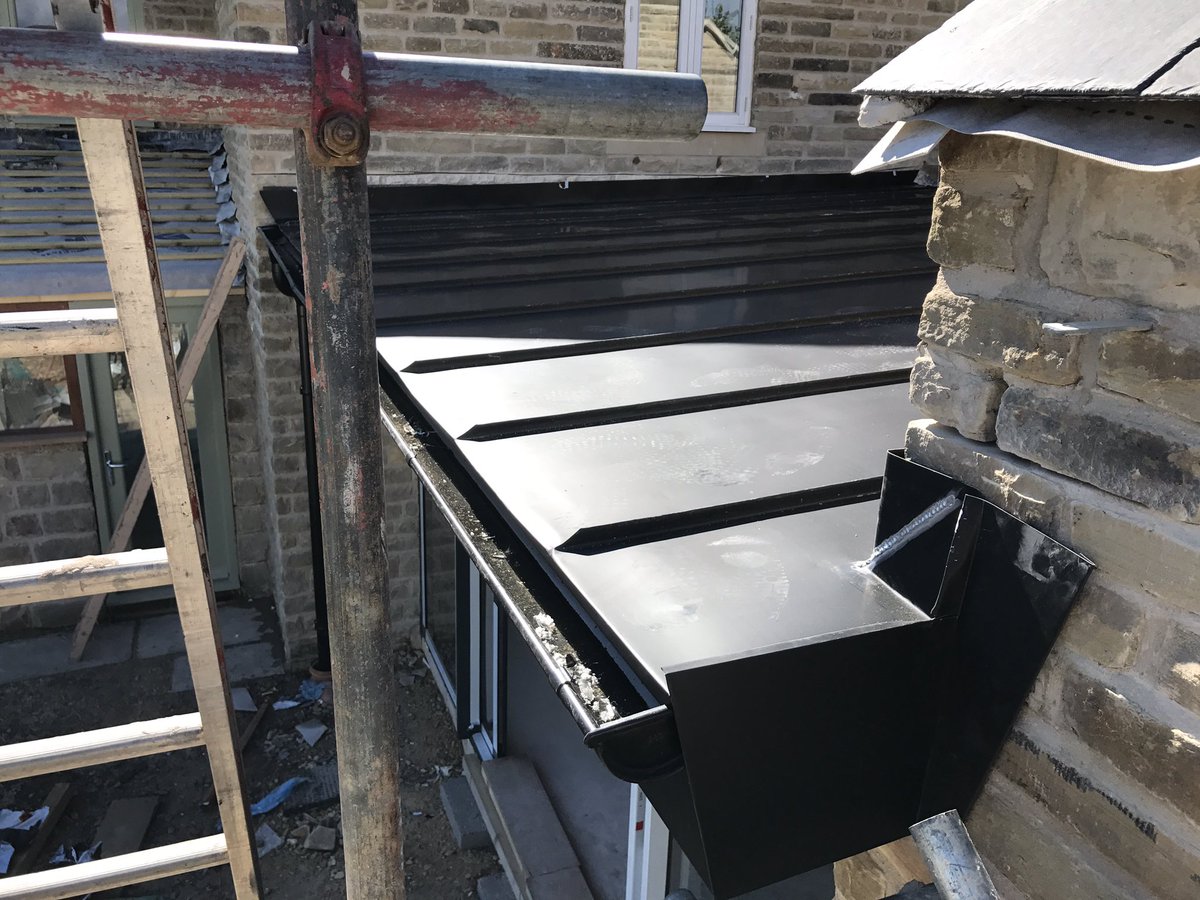 Nice little couple of connecting roofs done today by seamroofing in zm Silesia titanium carbon zinc one happy customer 😊