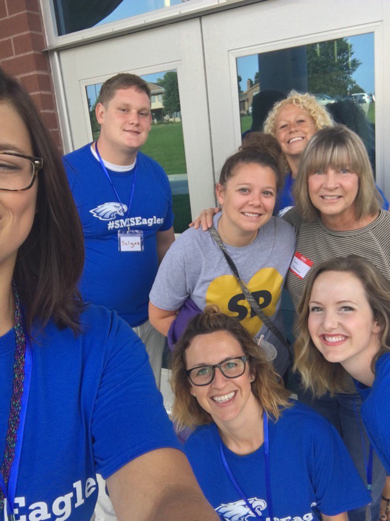 JessicaDierking's tweet photo. #SMSEagles #selgae #stafffromanotherbuilding @lmjenkins84 @JFriendGV @afm1978 https://t.co/6YFbo2Fz6e