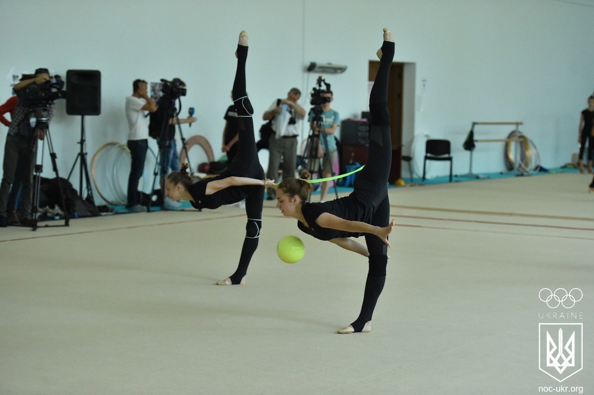 OlympicUA's tweet photo. Напередодні важливих міжнародних змагань Сергій Бубка побажав нашим граціям вдалих стартів!
Детельніше на сайті НОК: https://t.co/mHsy3uEW49 https://t.co/zlTgCGOZ7H