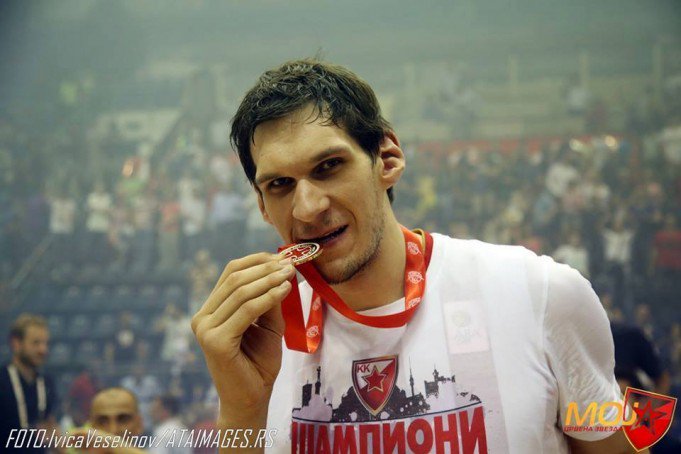 sdcrvenazvezda's tweet photo. Срећан рођендан, БОБИ! 🔴⚪️🔴
https://t.co/hzHzxsPDwr https://t.co/jqzSlC3XKp
