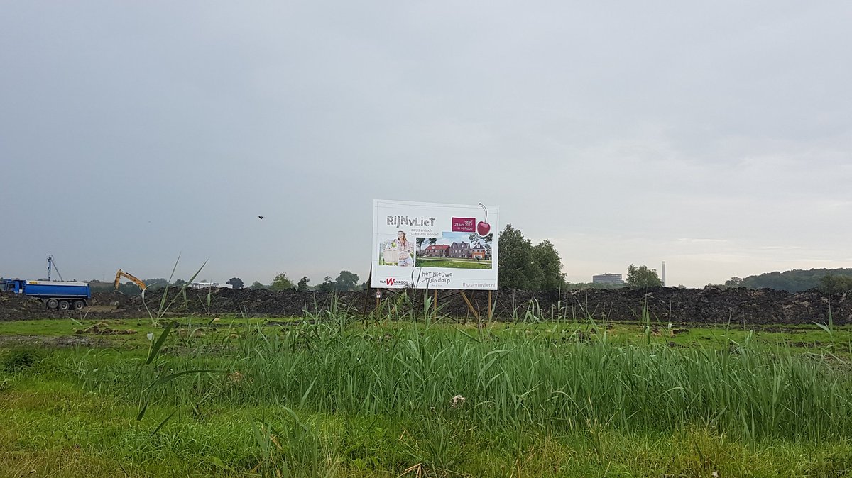 Er wordt hard gewerkt #Rijnvliet #LeidscheRijn #Utrecht. December start bouw van de woningen