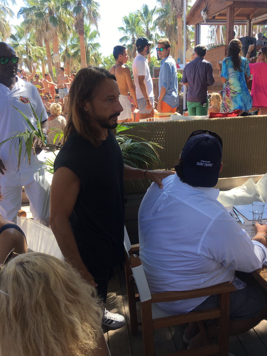 lolomars_13's tweet photo. Le show du boss va bientôt débuter  @bobsinclar ☀️🌴🍸#NikkiBeachSaintTropez @nikkibeachStTro #BobSinclar https://t.co/DiFp9zYYSA