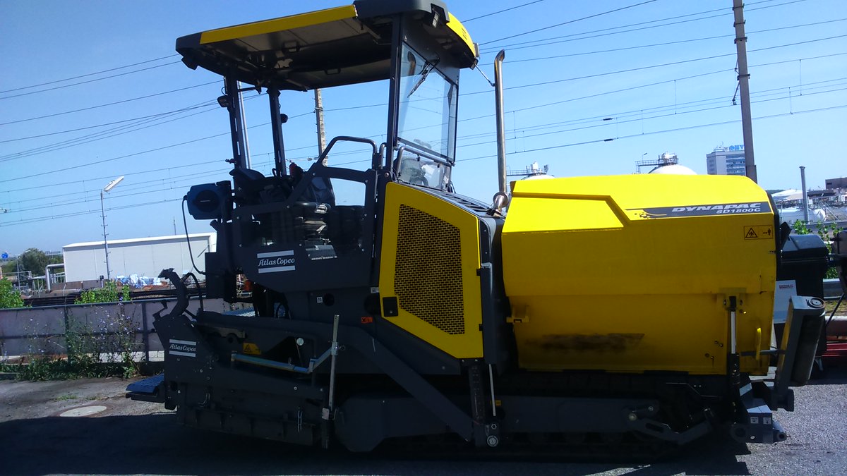 useddynapac's tweet photo. #dynapac #paver #SD1800C #useddynypac
available in Germany SD1800C demo unit, only 250 hours, basic width 1,80m
https://t.co/KOWfAj93We https://t.co/0GeHCEA3FQ