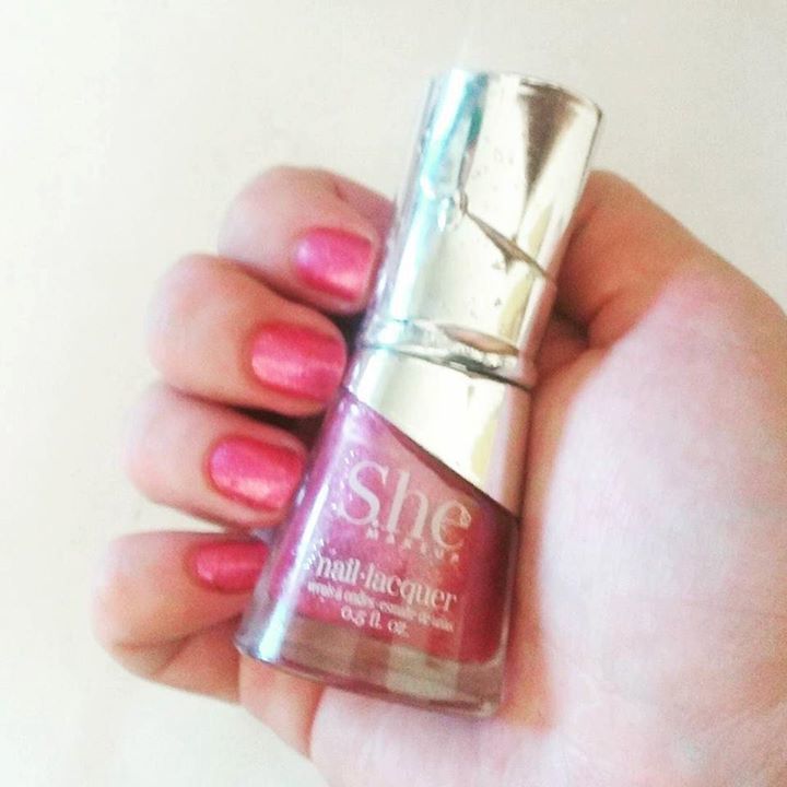 beautyadiary's tweet photo. Mi #esmaltedeuñas para esta semana de #shemakeup en el tono 085. Ya no he visto la marca en todo moda, asà que fue⦠https://t.co/fqyGj6G3Ui https://t.co/B9AAq3fQ5o