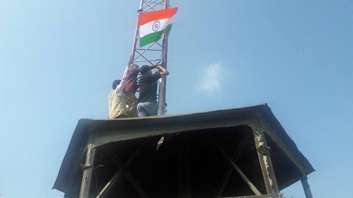 BJYM's tweet photo. BJYM held a #TirangaYatra under #BharatJodo program at Srinagar &amp; hoisted flag at TRC Chowk on the occasion of Independence Day. https://t.co/G3NQgARlld