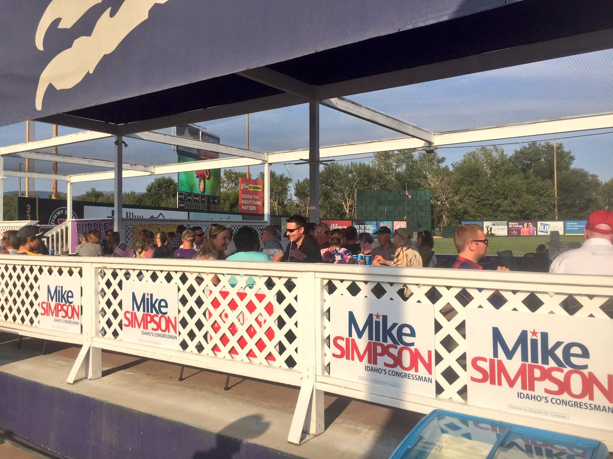 MikeSimpson4ID's tweet photo. Thank you to the @IdahoGOP for a great Night at the Hawks event last night! @BoiseHawks #idpol #SimpsonforCongress https://t.co/rtf2UFHmP1