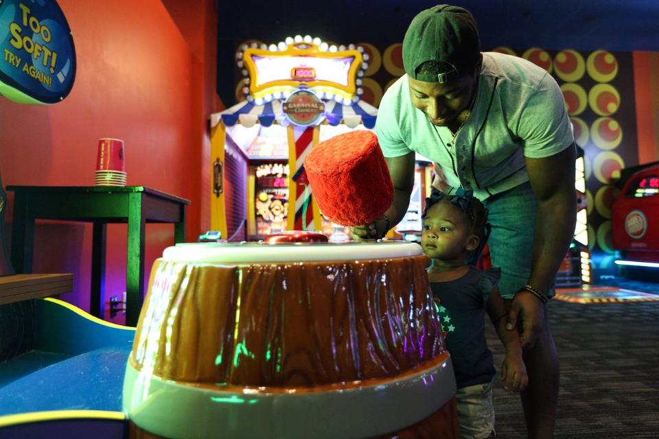 ICEArcadeGames's tweet image. glad to see @Broncos enjoying our games at @DaveandBusters! Have a great season 🏈! 📸courtesy of @Broncos 
#icegame
