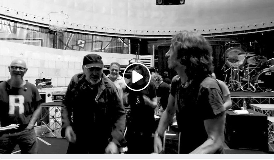 vascorossi's tweet photo. InEsclusivaMondiale Solo Per Voi
Un Clip Unplugged ..by Pepsy Romanoff
Buon Ferragosto a Tutti !!!
https://t.co/sUcaWWuSxW https://t.co/k1QQgvOQCg