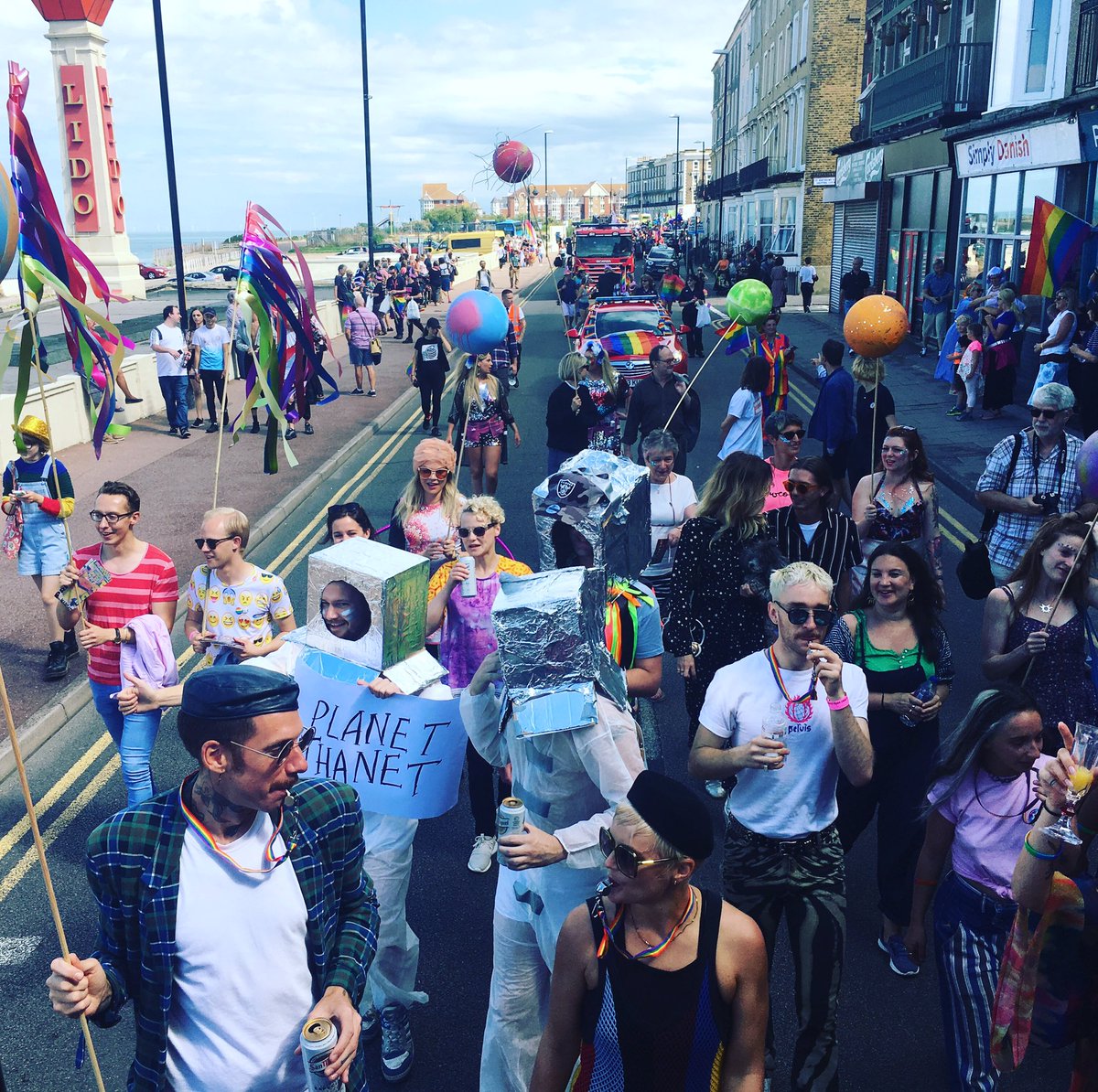 OutMargate's tweet image. Thank you to @Alexnoblestudio for helping us build, design and create the float of dreams! 👽☄️💥🌒 #gayliens #margatepride #float #OutMargate