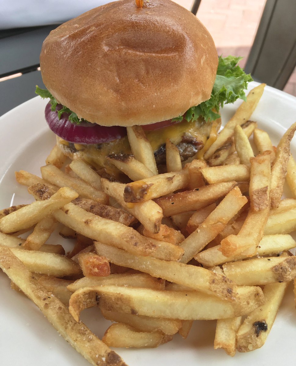 TheBellHall's tweet image. Hungry? We can fix that. $7 Cheeseburgers all day at Bell Hall! #cheeseburgers #juicy #tuesday #frenchfries #lunch #dinner #anytime