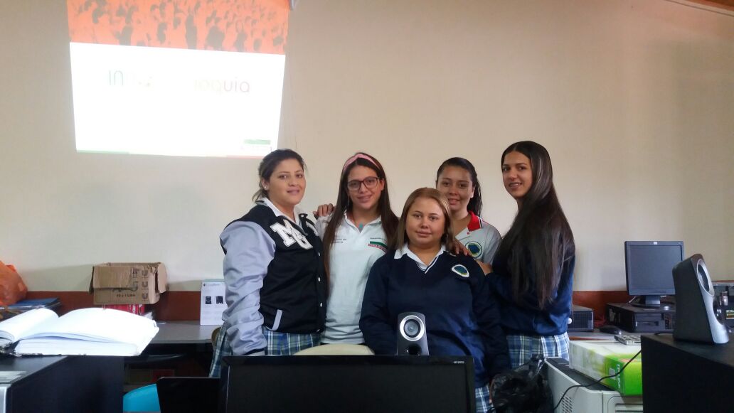 Guadalupegestor's tweet photo. Hoy en el mpio de @GomezPlataAlc corregimiento #ElSalto socializamos el evento juvenil #INNOVAntioquia en la I.E. Rural El Salto. #SeEduca https://t.co/5S9xWoIFEc