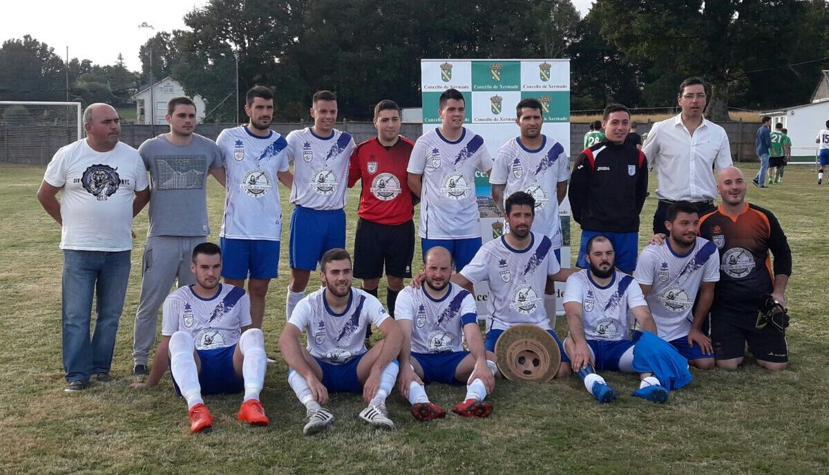 futbolinlugo's tweet photo. 🏆⚽ O @sdccabreiros campión da Copa @ConcelloXermade ao vencer 2-3 ao #Roupar no seu campo.

📷 vía @sdccabreiros https://t.co/R2EHgAPpwj