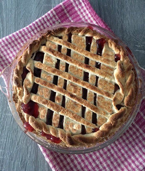Sweet_Goodie's tweet photo. Yes, you can make a perfect, homemade pie crust! Here’s an all-butter crust that’s a classic for any fruit pie. https://t.co/aVGPpuROFK https://t.co/to7vwHpGaG