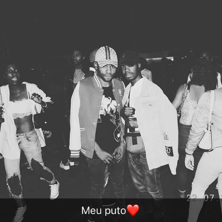 marowesley's tweet photo. Muda o ano e a roupa mas não de nigga! 
Mw da will shine Muzik https://t.co/SM4C9498bx