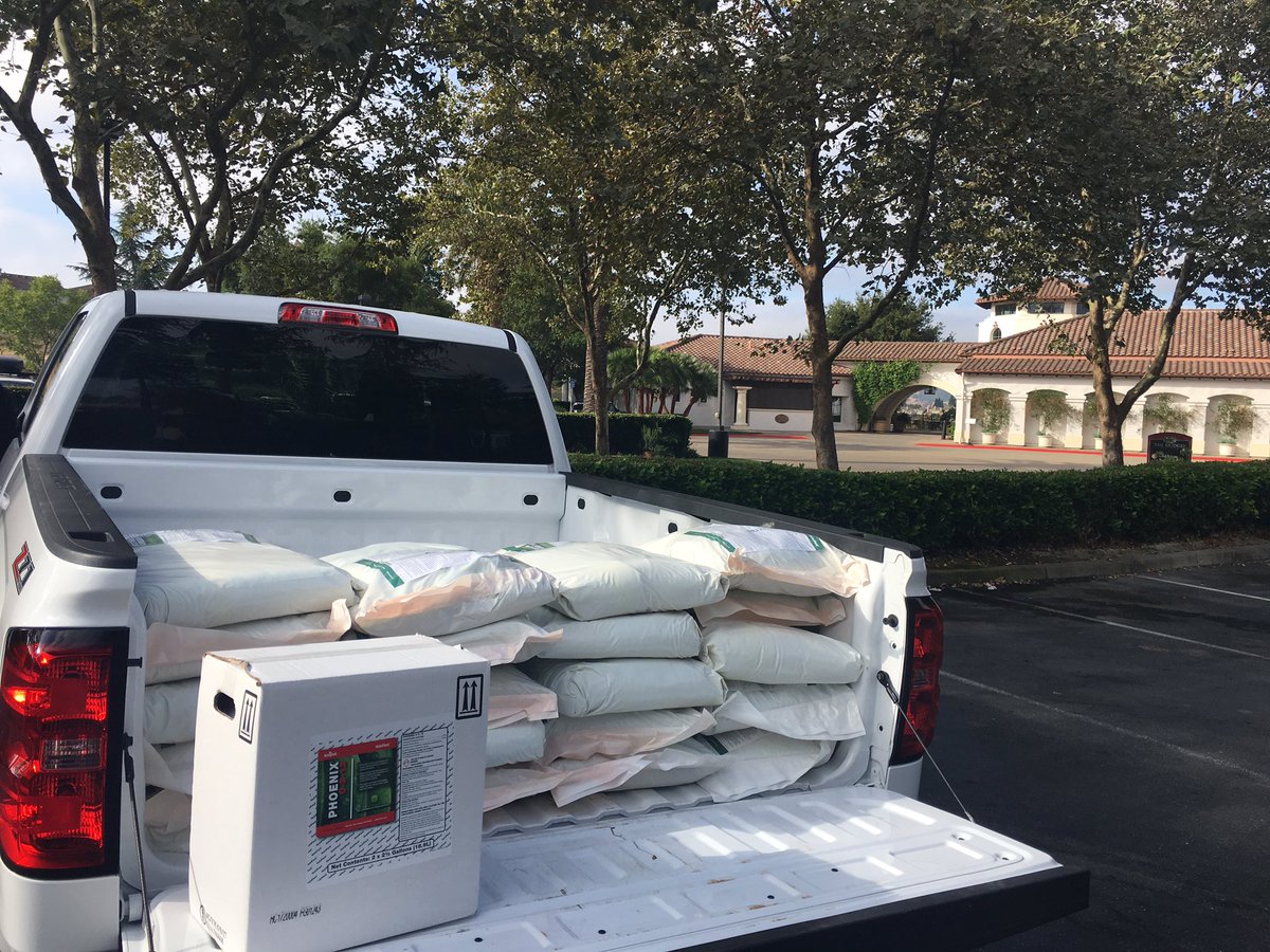 GrassMonkey75's tweet photo. Dropping some #speacialtyproducts @TheBridgesGC, @woodcreekgc and @diamondoaks. @SimplotPartners https://t.co/OO3LGfWeyn