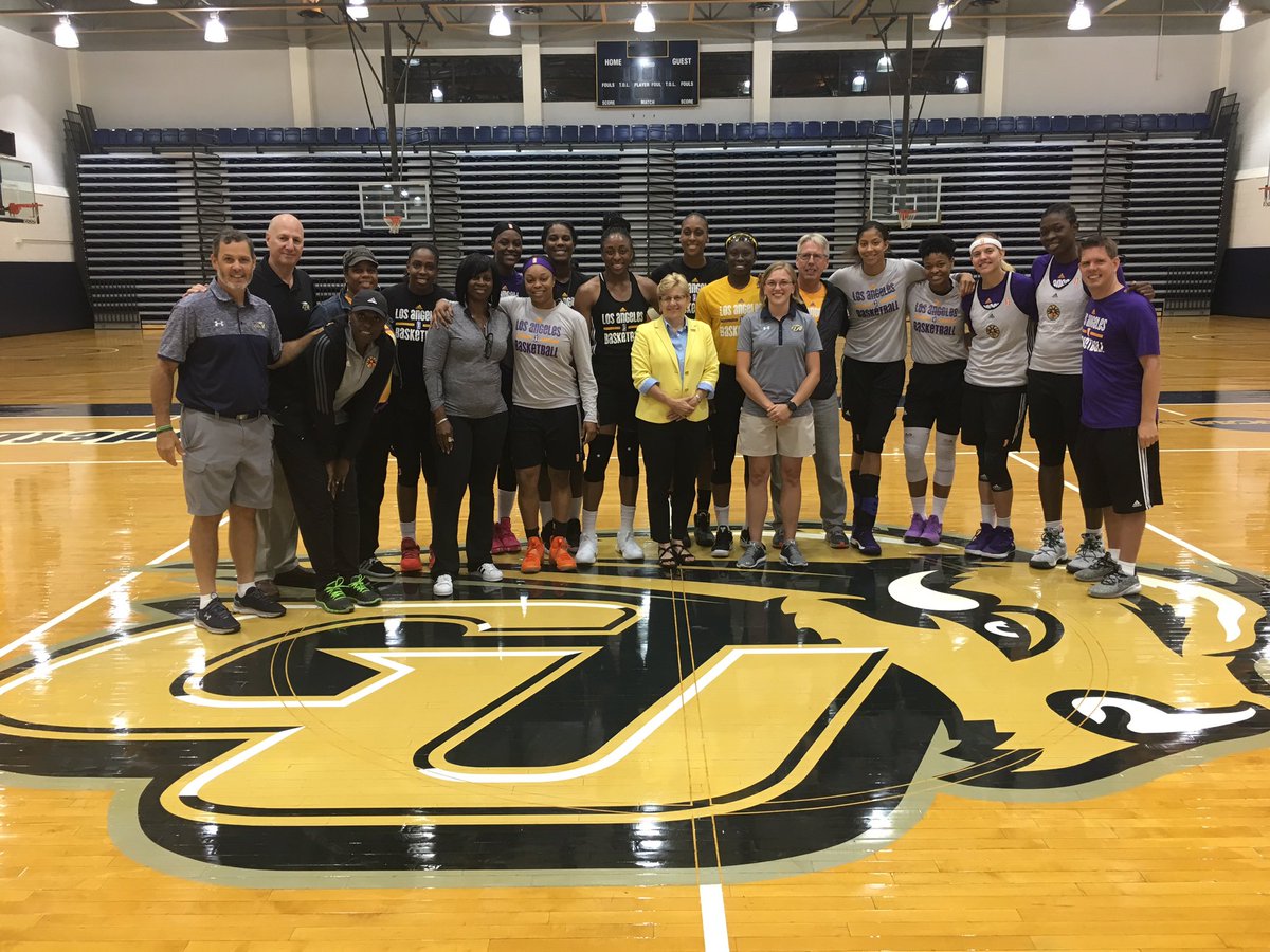 GallaudetBison's tweet photo. Thanks to the @LA_Sparks for stopping by @GallaudetU for practice today. #Gallaudet President Cordano got to meet @WNBA MVP @Nnemkadi30! https://t.co/Q0LpAKHa60