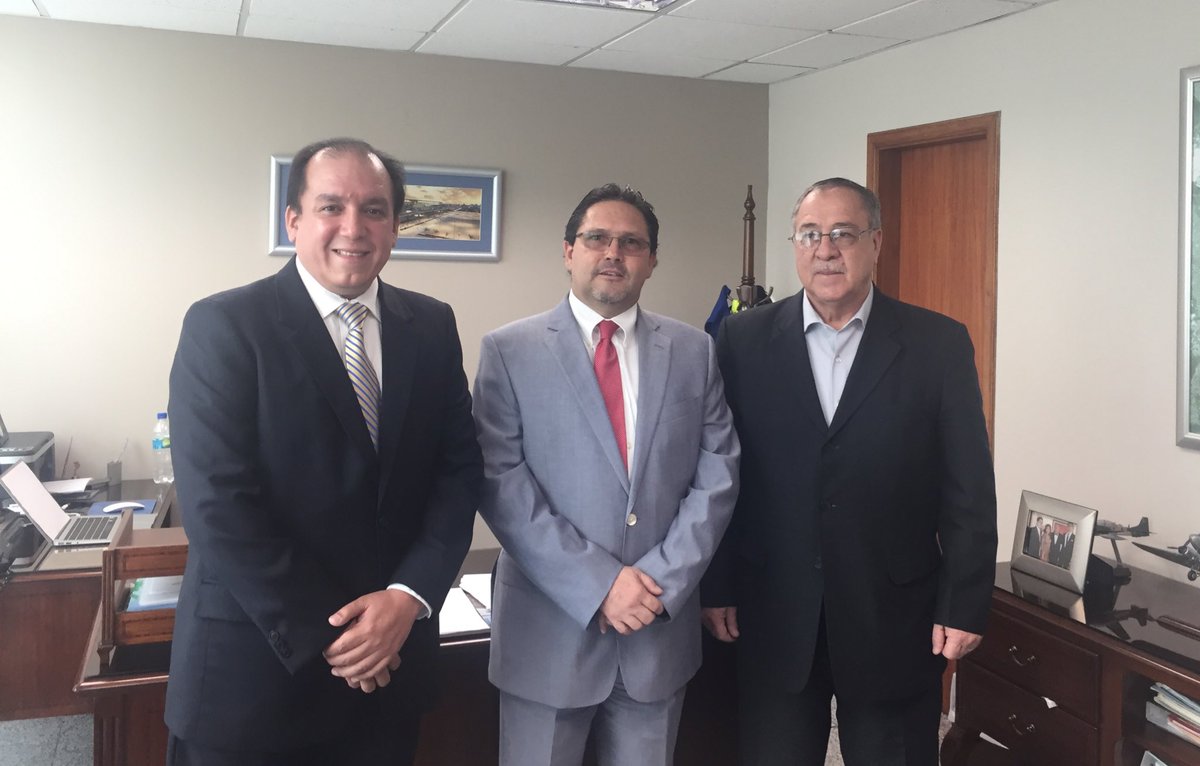 rarmijosc's tweet photo. Junto al Ministro @PonceDeLeonEC mantuvimos una reunión de trabajo con Gral. Angel Córdoba, 
Gerente General de TAGSA. #EcuadorEficiente https://t.co/Ef5TQOgWuX