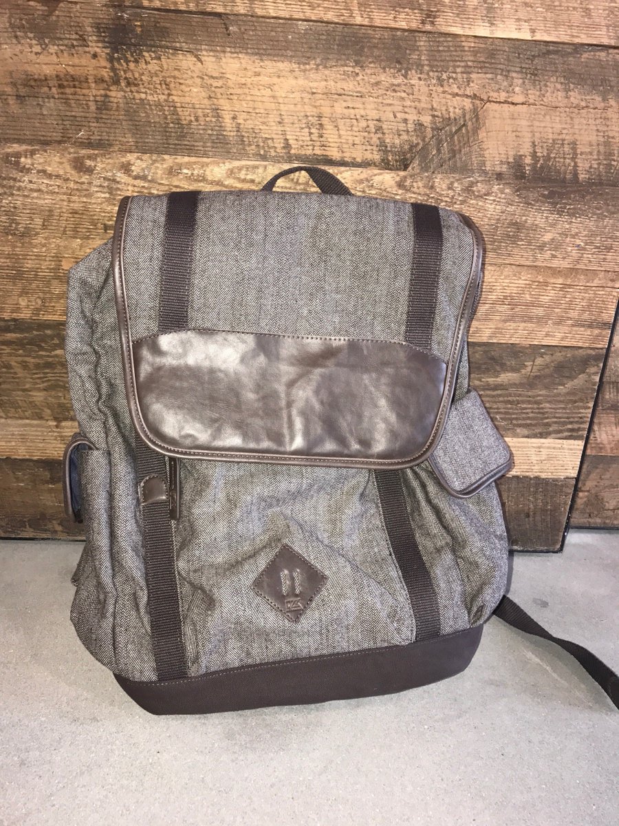 FalconsRISE's tweet image. ‼️RE-TWEET &amp;amp; FOLLOW to win. GIVEAWAY-Luxury Cutter &amp;amp; Buck backpack filled with Falcons goodies‼️Stay tuned- more giveaways to come! #RiseUp