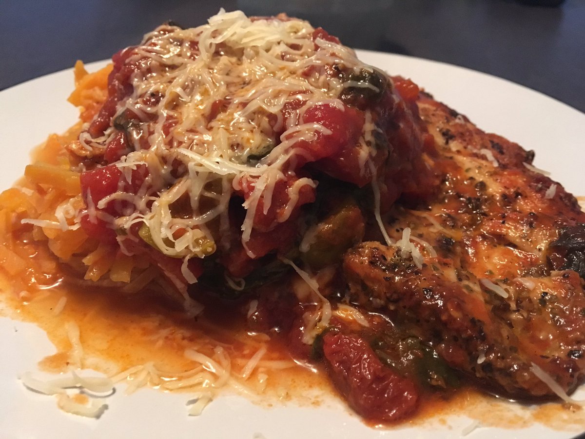 LittleAbsTone's tweet photo. Tonight's tea. Butternut squash with chicken ragu. #foodporn #foodie #healthy #healthyeating #food #stuffed #TuesdayTreat https://t.co/EngmXe0GnN
