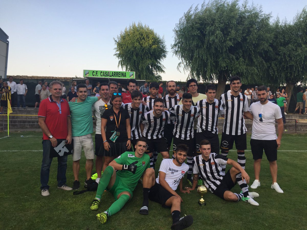HaroDeportivo's tweet photo. Primer trofeo 🏆 de la temporada para casa. El "Antonio CEULAR" Gran trabajo chicos!! Seguimos así. #Esfuerzo #Constancia #Equipo 👏🏽👏🏽👏🏽 https://t.co/eGTvk7Gi8U