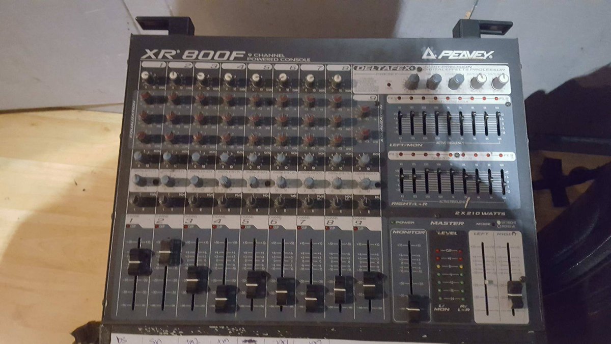 lpgletsplaygod's tweet photo. Desk/Speakers For Sale. Few years old, still good to go. £200 for the lot, separate can be negotiated. Pm for more details! https://t.co/TgoAjqYyZp
