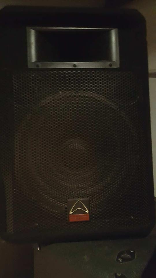 Desk/Speakers For Sale. Few years old, still good to go. £200 for the lot, separate can be negotiated. Pm for more details!