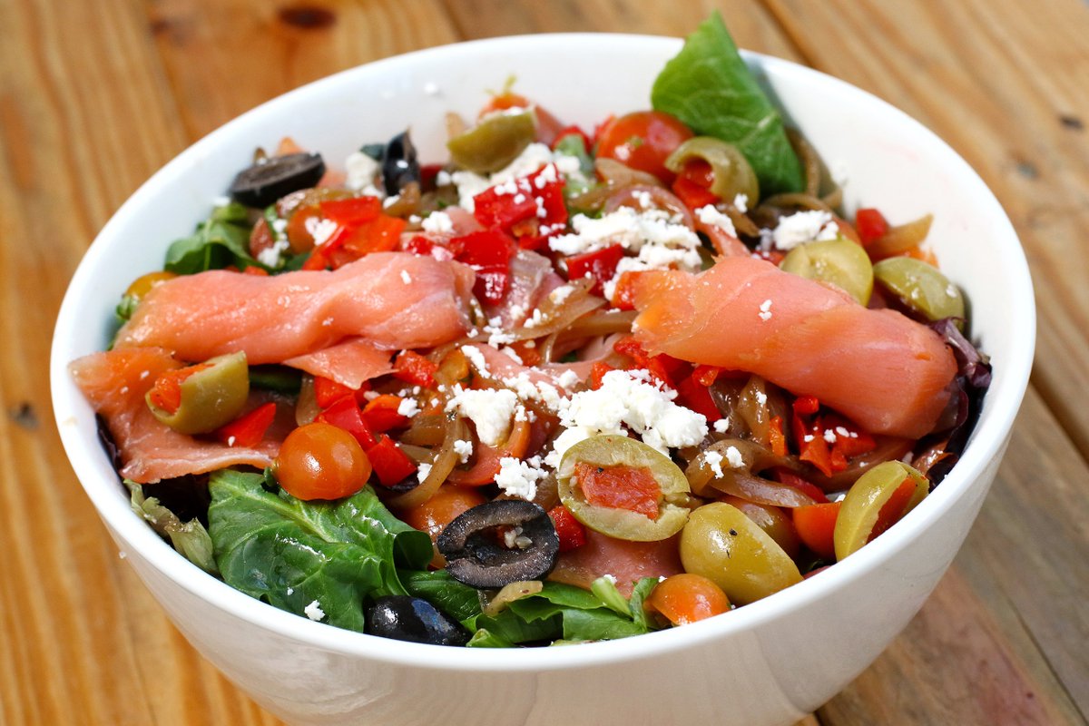 SfFayala's tweet photo. Treat your body with a healthy salmon salad #saladsSF #lunchSF #Hiddengems #Lunchtime #SanFrancisco #SOMA https://t.co/ezQlhMYdWj
