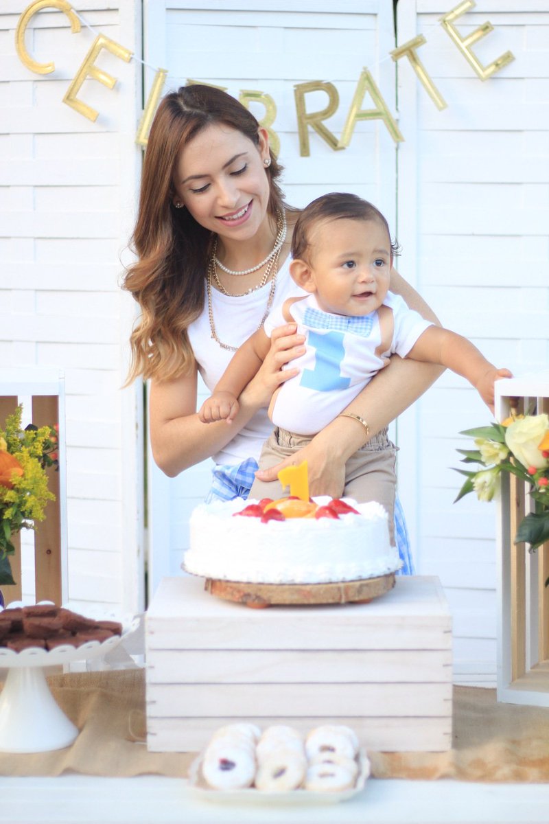 GabyCampos0's tweet photo. Landon Kade’s first Birthday Celebration! https://t.co/bmxqUVOLer https://t.co/NNXZ94bKrh