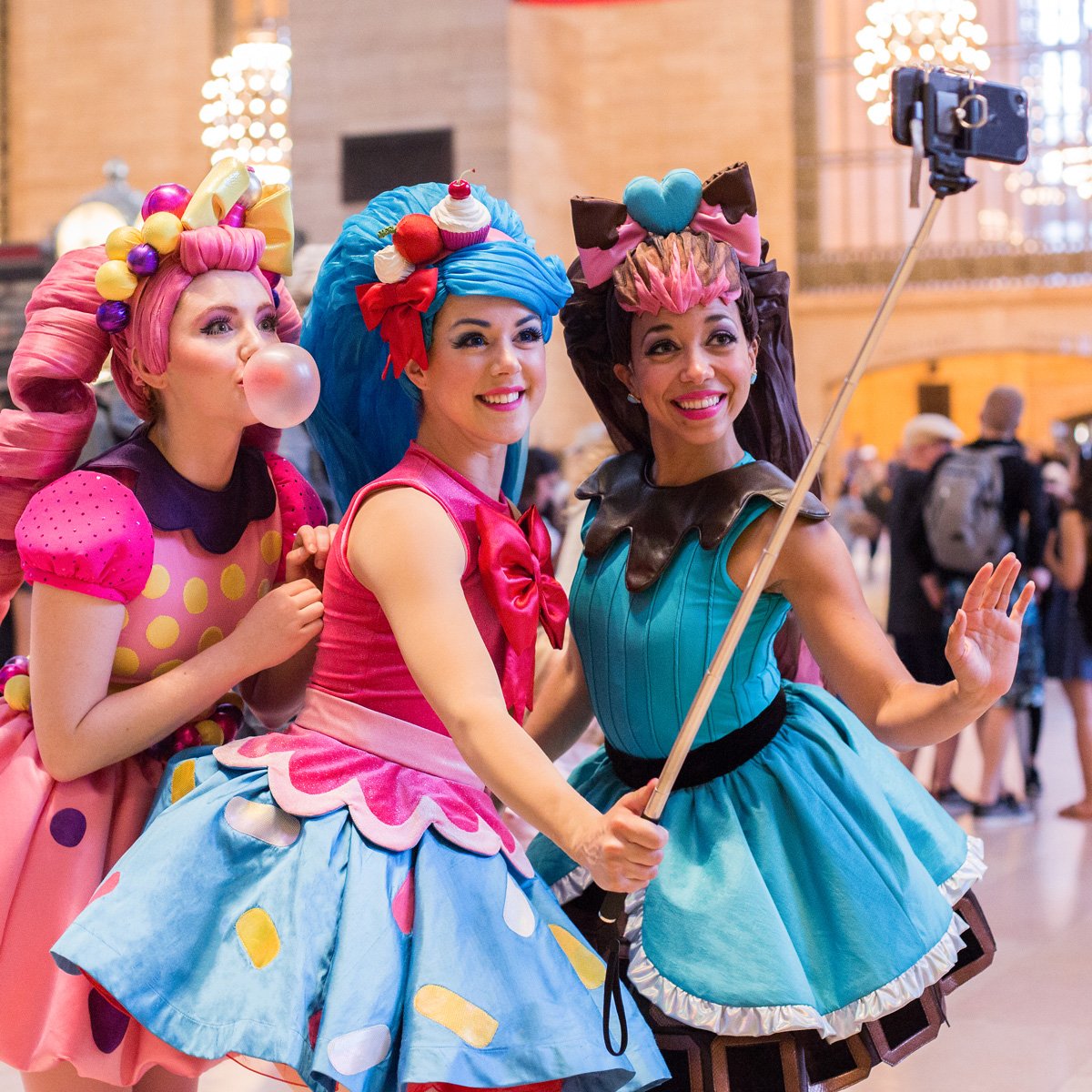 RuthEckerdHall's tweet photo. The Shoppies are hitting up NYC in style before they visit Clearwater Fri, Oct 13 for @ShopkinsLive! 🍰🛍💋👠🎀 https://t.co/6Zu9XZnQkA https://t.co/jT8n7mtm60