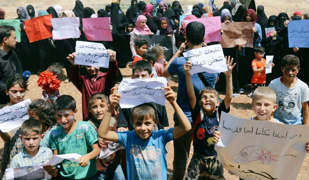 bahareh0's tweet photo. #IranChildren from #alQah IDP Camp solidarity with our heroes #WhiteHelmets North #Idlib cs #Syria #SaveWhiteHelmets From @AEJKhalil https://t.co/dVaMVVBIgp