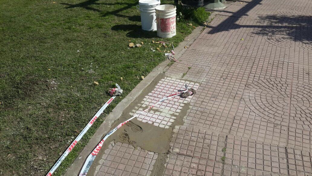 EspaciosPub's tweet photo. ESPACIOS PÚBLICOS|Estamos trabajando en pintura de pérgolas y mobiliario, arreglo de veredas y mantenimiento de areneros. https://t.co/B0zhQJvss9