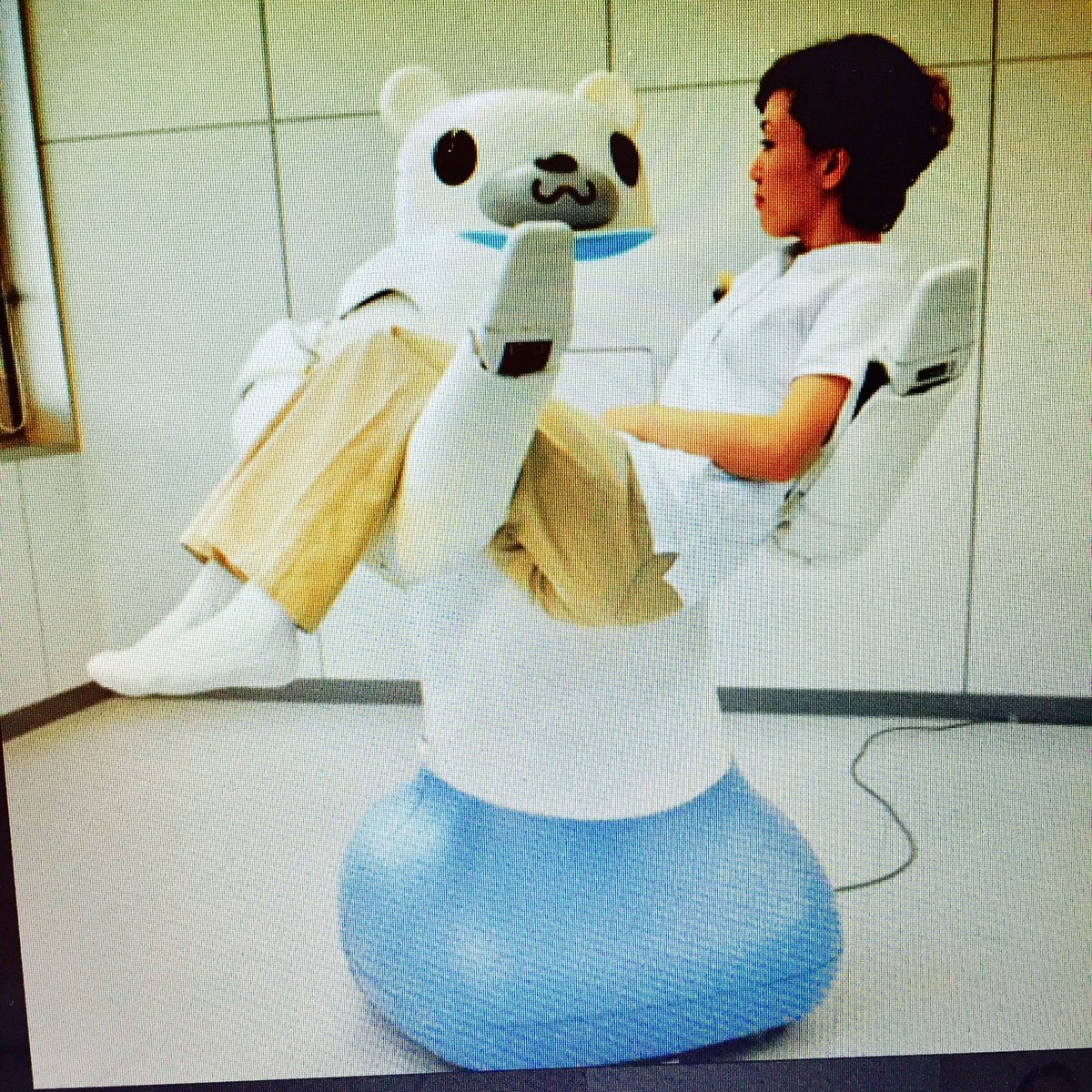 Oosterenvan's tweet image. My short summary of "Human rights in the Robot Age": the @RathenauNL Report. goo.gl/8czrBw #Roboethics #COMEST #UNESCO