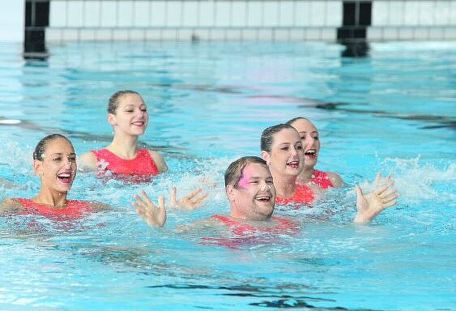 Jazz hands 👐 <a href="/JKCorden/">James Corden</a> <a href="/ALOTO/">A League of Their Own</a>