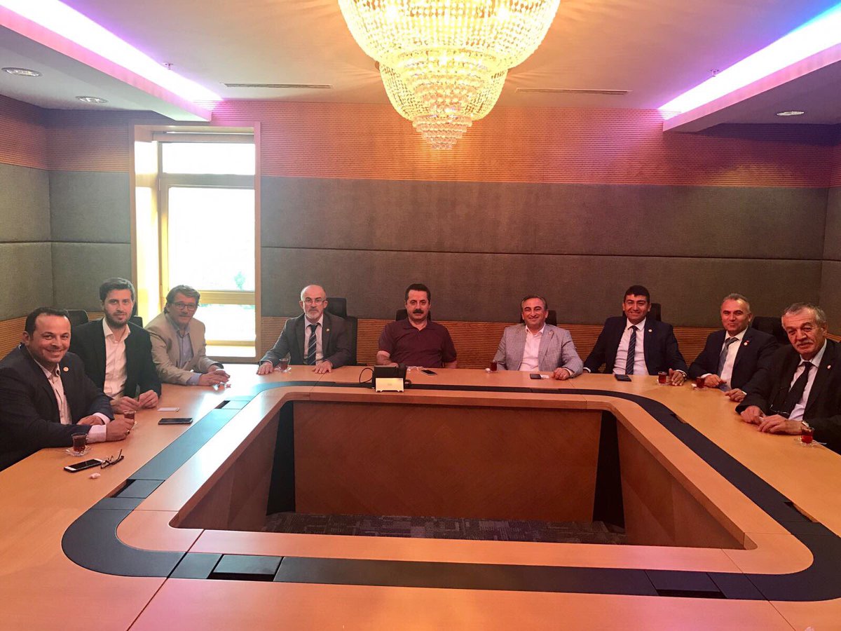 farukcelikcomtr's tweet photo. Nezaket ziyaretinde bulunan,Türkiye kanatlı et üreticileri merkez birliğiyle  TBMM'de biraraya geldik.Teşekkür ediyorum https://t.co/rJnlD8QfLP