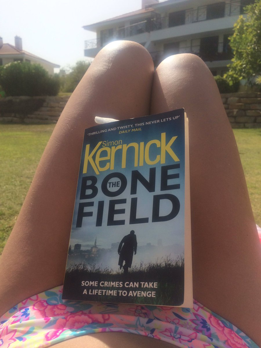 nutty_nat100's tweet photo. @simonkernick perfect holiday read! Such a page turner!! #hooked https://t.co/Bi4H3rQFrC