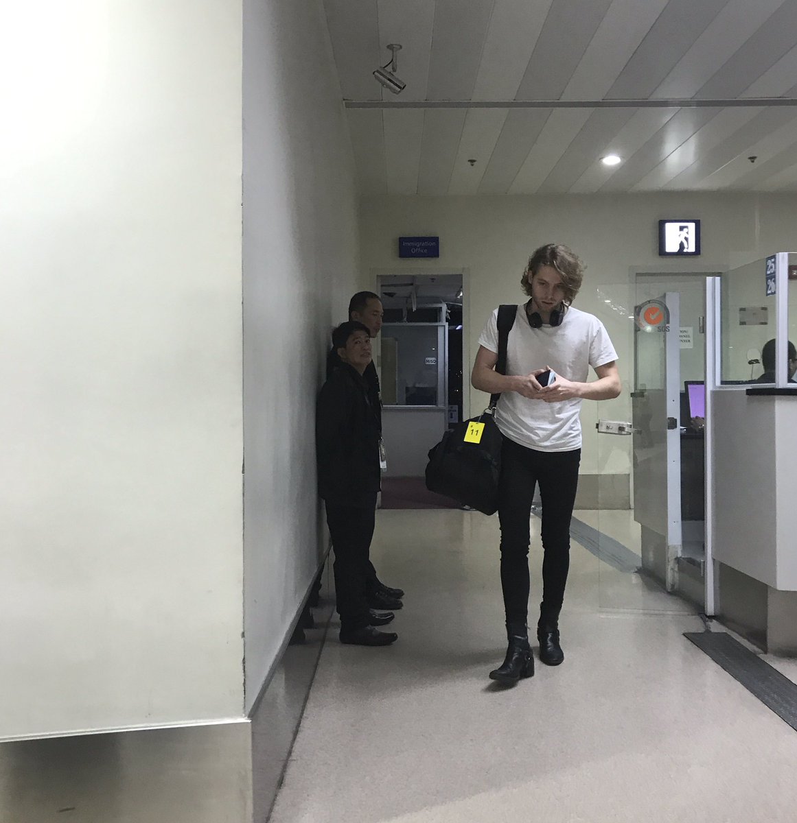 ohohpablo's tweet photo. Welcome to Manila @5SOS #5SOSManila https://t.co/wZzuqWdYbv