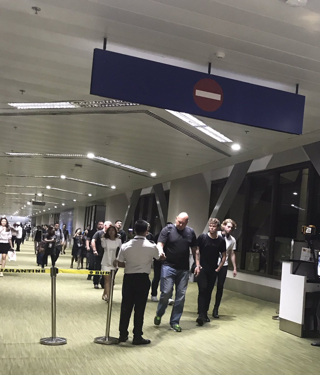 ohohpablo's tweet photo. Welcome to Manila @5SOS #5SOSManila https://t.co/wZzuqWdYbv