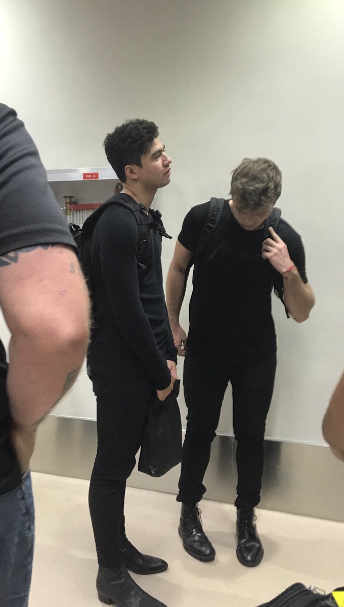 ohohpablo's tweet photo. Welcome to Manila @5SOS #5SOSManila https://t.co/wZzuqWdYbv
