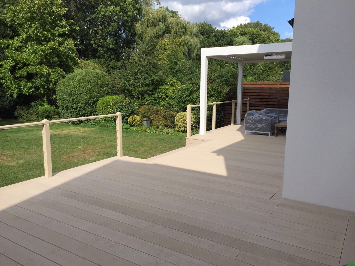 HertsGdesign's tweet photo. Big #limedoak @Millboard_UK decking in Hadley. Finished using stainless steel wire balustrade. 👍 to @GeorgesTurf for the materials again. https://t.co/U8ushdxYPw