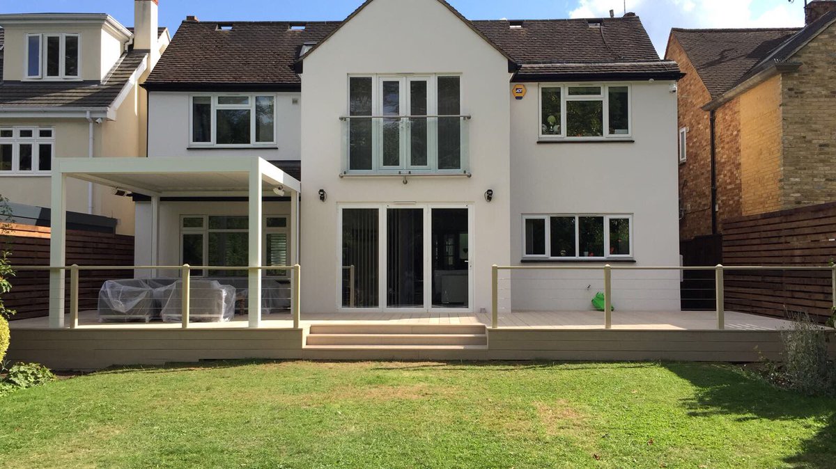 HertsGdesign's tweet photo. Big #limedoak @Millboard_UK decking in Hadley. Finished using stainless steel wire balustrade. 👍 to @GeorgesTurf for the materials again. https://t.co/U8ushdxYPw
