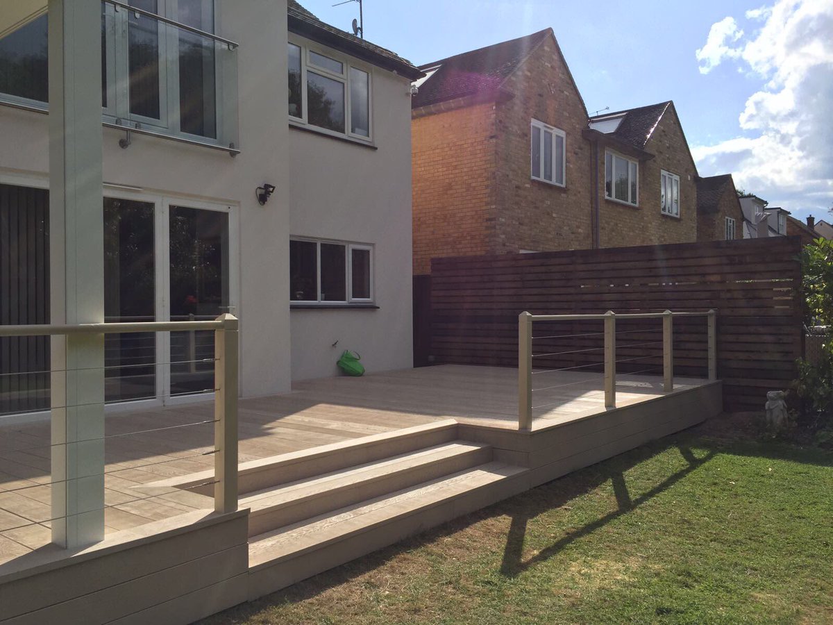 HertsGdesign's tweet photo. Big #limedoak @Millboard_UK decking in Hadley. Finished using stainless steel wire balustrade. 👍 to @GeorgesTurf for the materials again. https://t.co/U8ushdxYPw