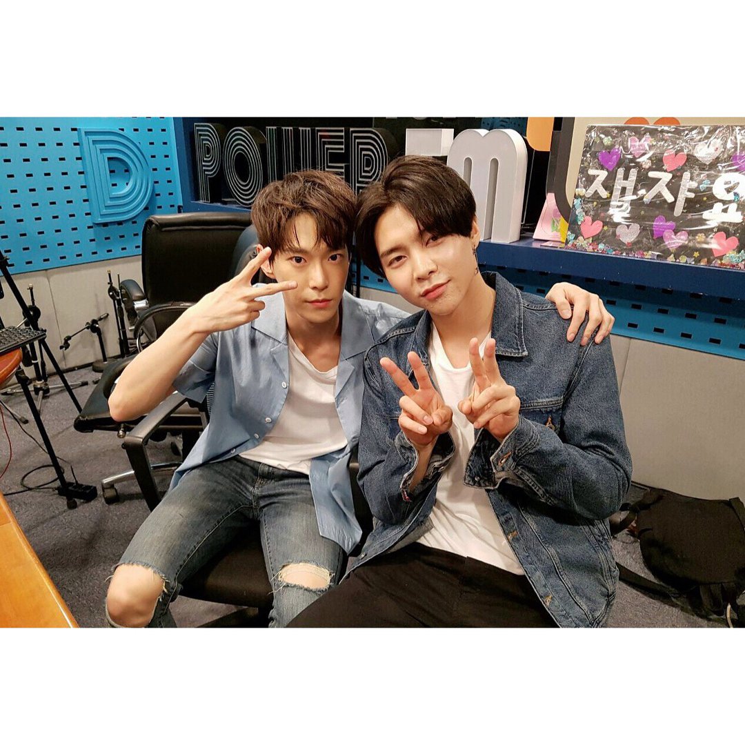 February010914's tweet photo. 🐰❤️🐻 #DOYOUNG #도영 #JOHNNY #쟈니 
https://t.co/C7xnC5R80v https://t.co/LYghnZkMmI