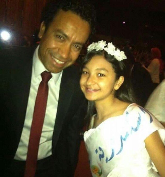 Yj975's tweet photo. الفناان سامح حسين مع اصغر مذيعه انجي احمد حلمي هوا فيه كدا توااضع وحلاوه؟؟!❤😍تابعوها 👇😉 https://t.co/IWPUHuxiyo