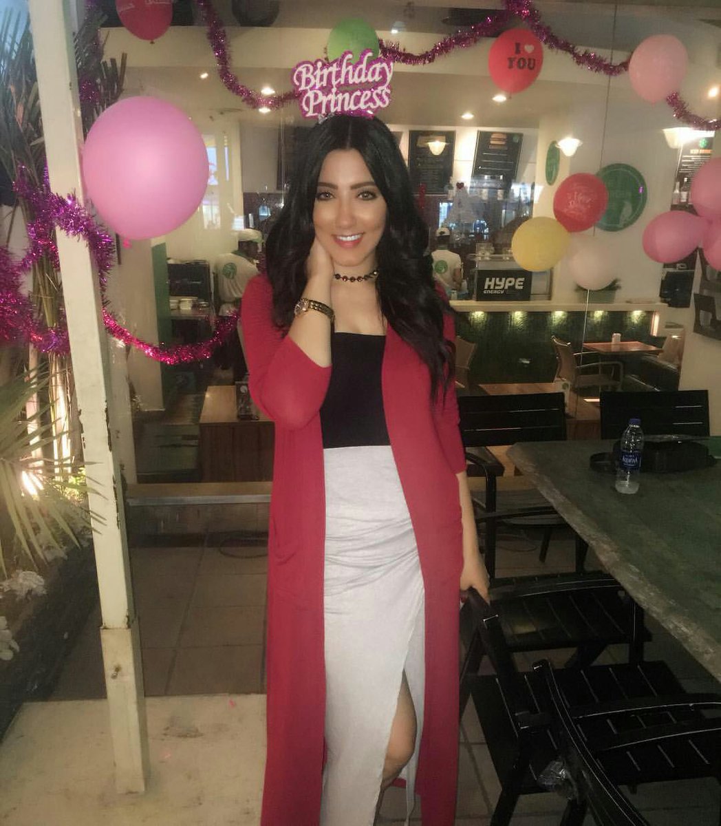 dinaadel87's tweet photo. إطلالة النجمة #دينا_عادل بمناسبة عيد ميلادها ال25 😻💃🎂🎁🙈😍😘
#h_b_d_dinaadel #dinaadel @dinaadel https://t.co/yrzd6zgiTP