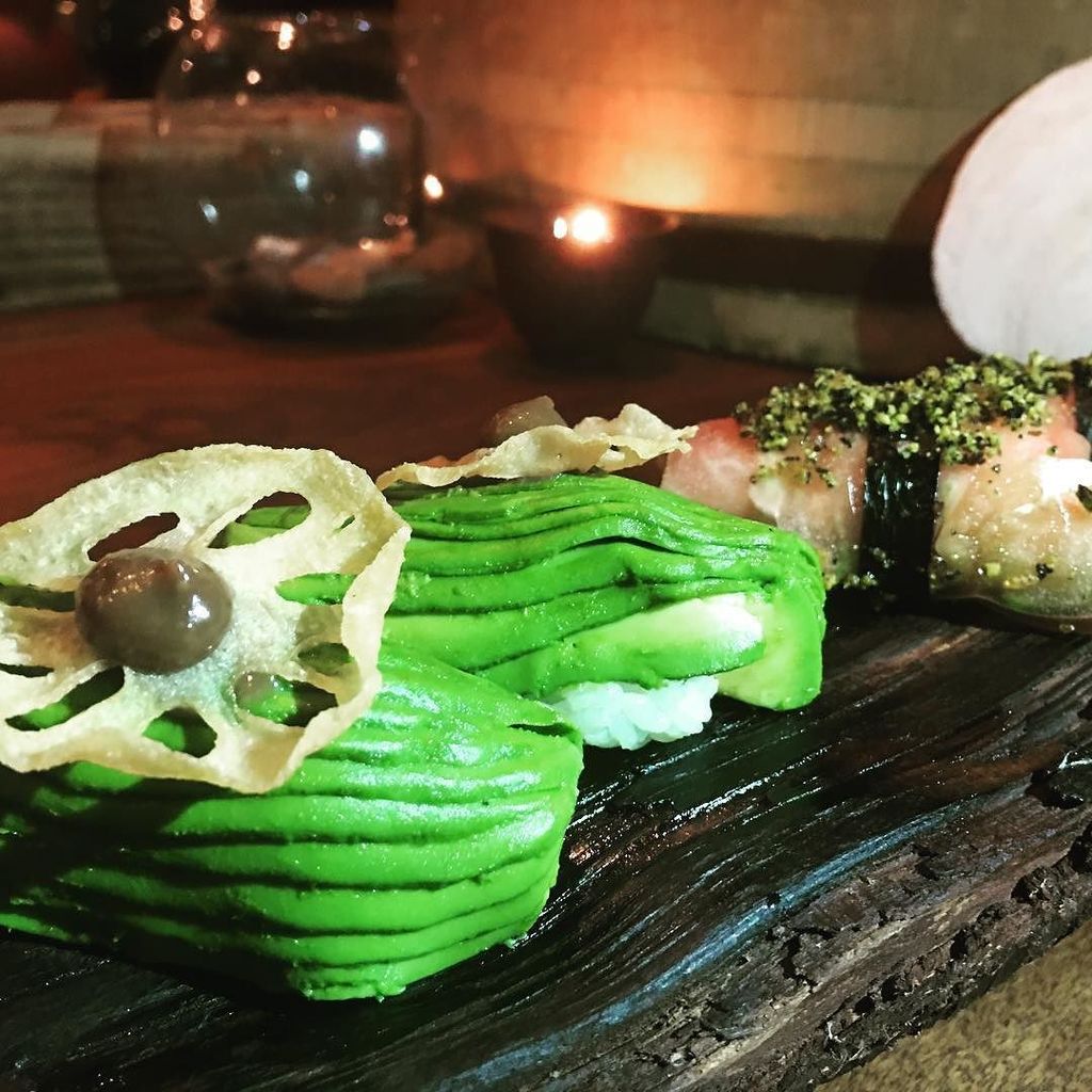 If you hadn't had the divine #vegetarian #sushi @rokaakor #sanfrancisco you need to change that. Immediately, if n… ift.tt/2uFHjtR