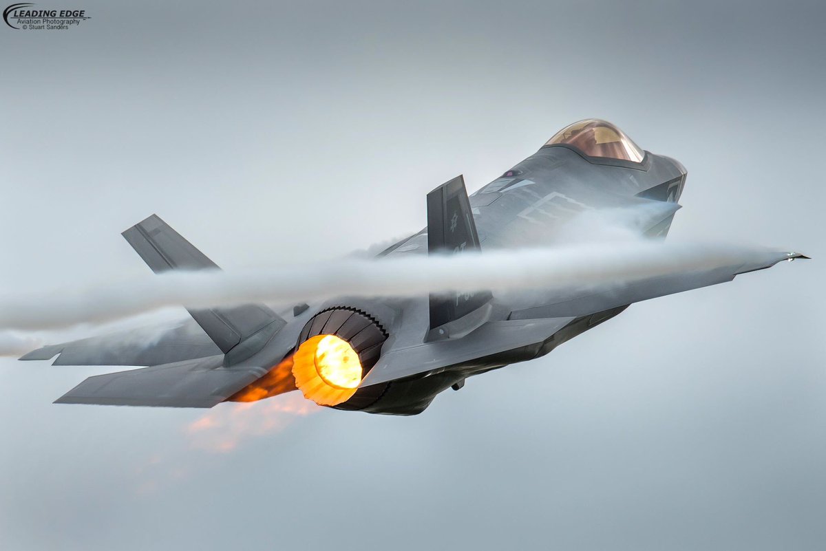 LeadingEdge_A_P's tweet photo. An #impressive departure from the Dutch #F35 from the #abbotsfordairshow2017 #aviation #jet #power #AbbyAirshow #Avgeek #afterburner https://t.co/7Lqhsx5WVZ
