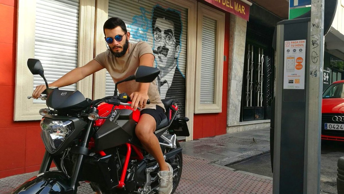 PabloSabiote's tweet photo. Tengo una chica y una pistola, un crucero de placer, carreteras infinitas y algún crimen que resolver. 🌵🔫🚥 https://t.co/EYhE6bdEC4