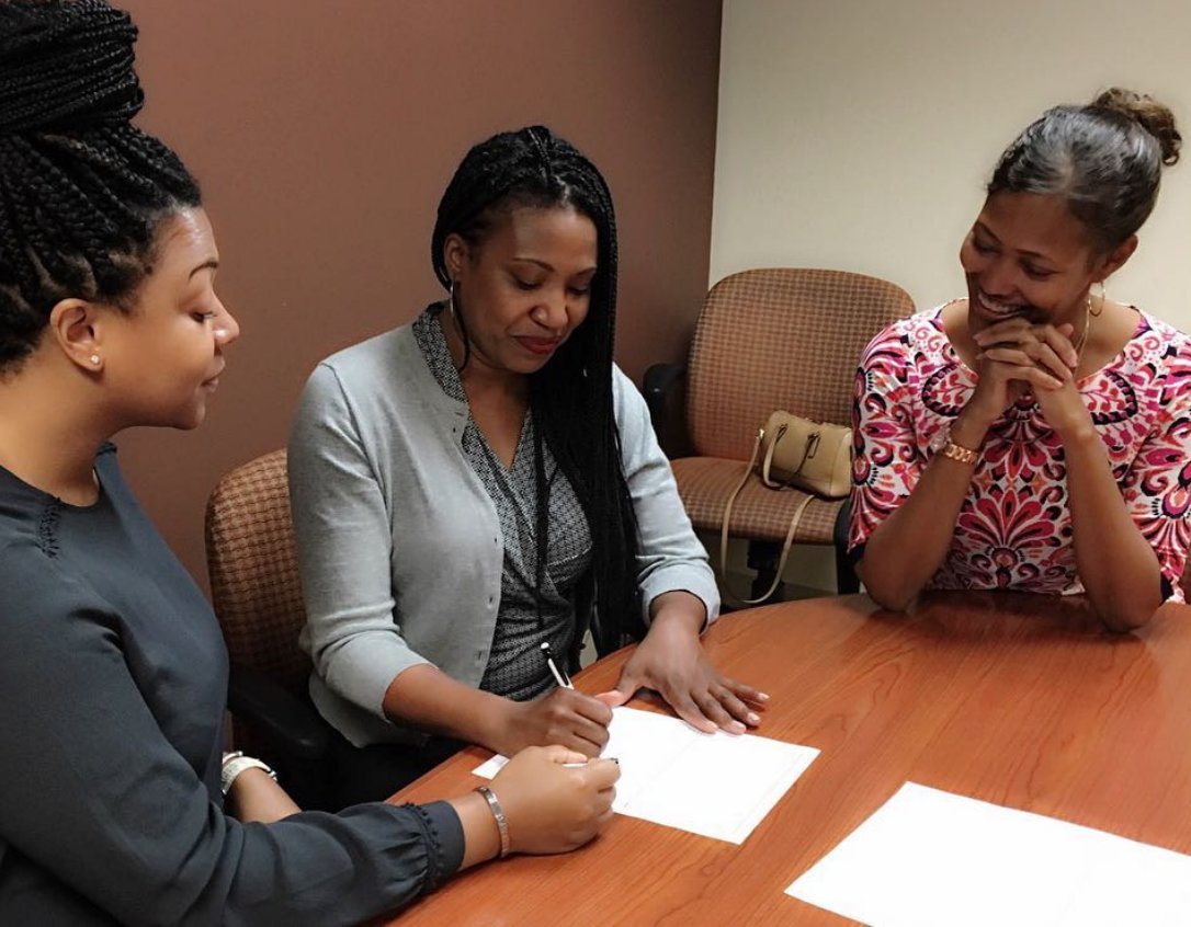 gemmedlife's tweet photo. Three Black women—Keli Knight, Yondi Morris and Jessica Reddick—head up the Chicago-based firm @KMRLawGroup. | https://t.co/wh9pt5oid8 https://t.co/MOdMHpL6YR