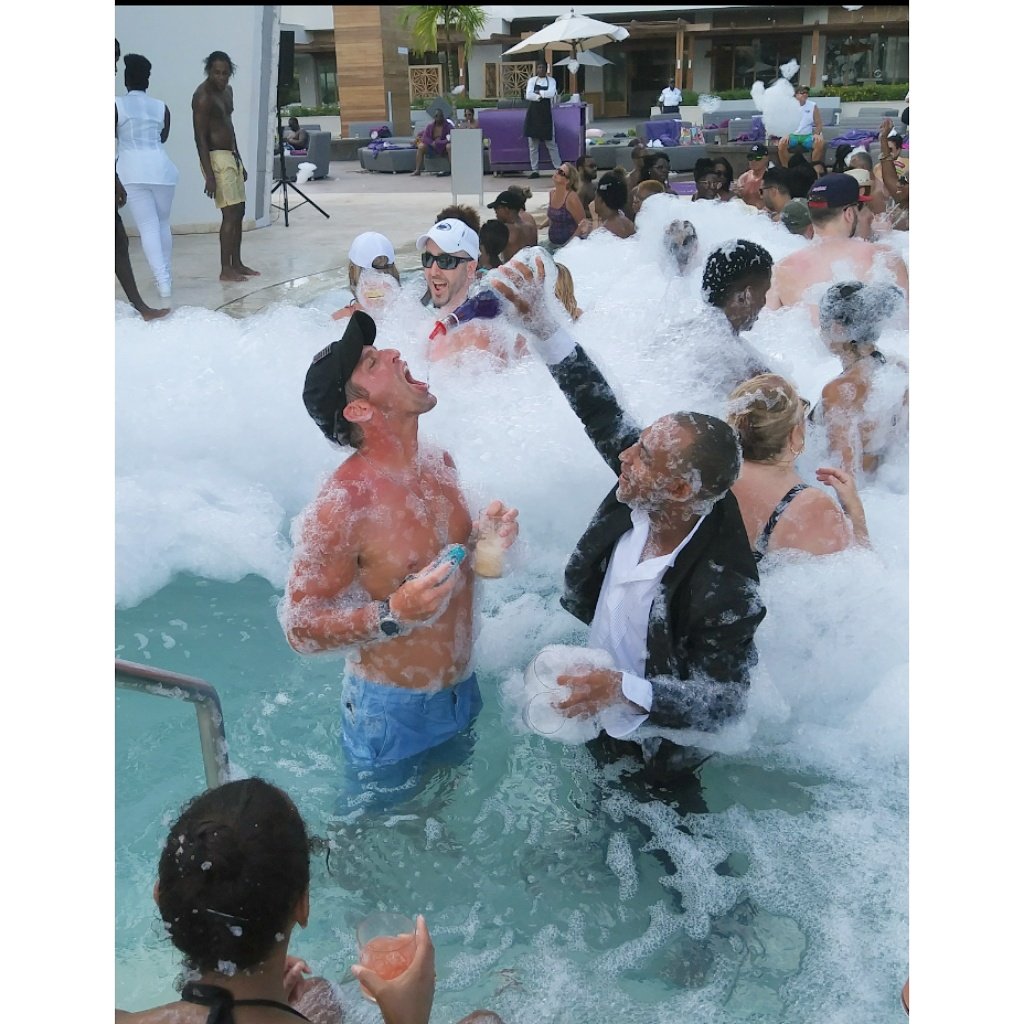 KimLovette's tweet photo. #PoolShots #Breathless #MontegoBay #Jamaica https://t.co/DhdbOU7vir