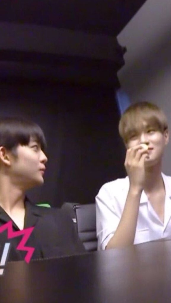 JINHWI THAILAND♡ tweet media